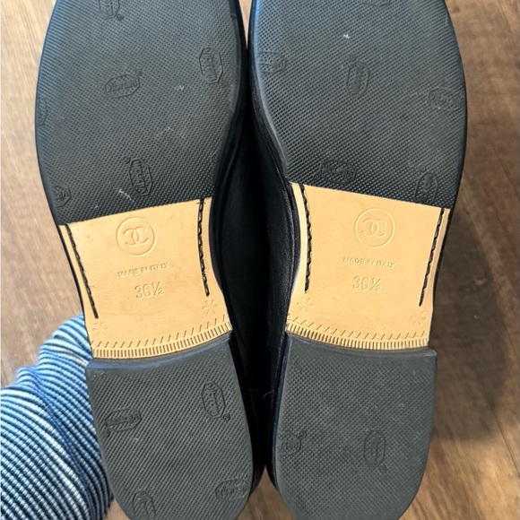 CHANEL Black Soft Leather Slip-On Loafers with CC detail - Picture 7 of 8